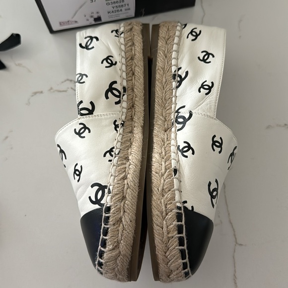 AUTHENTIC CHANEL ESPADRILLES from 22S FULL SET BLACK & WHITE CC Logos - Picture 9 of 10